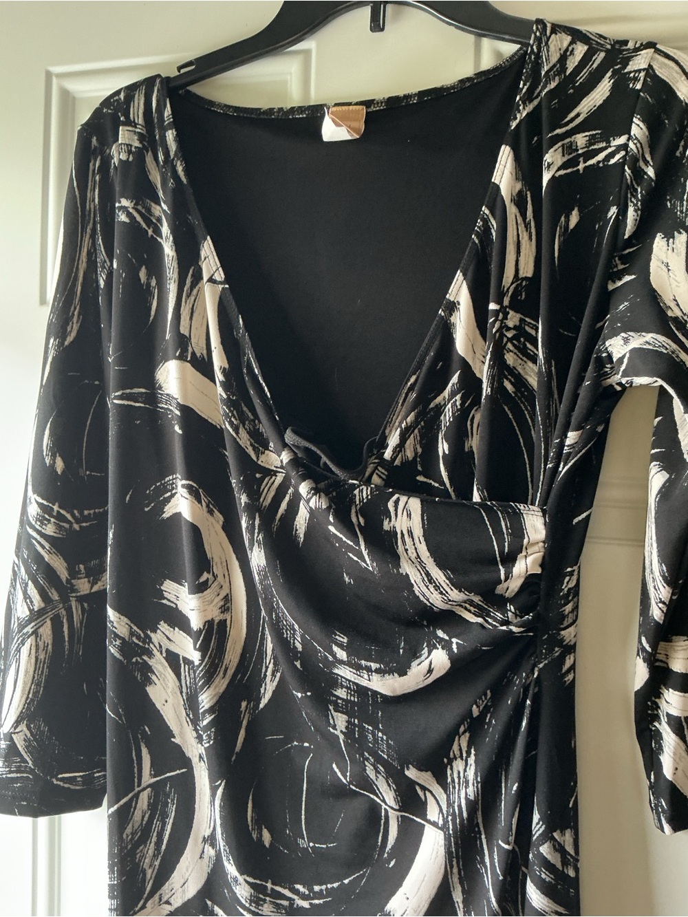 Long Elegant Legs Black Wrap-Style Midi Dress with White Brushstroke Print - Picture 3 of 4